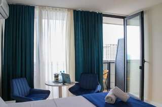 Апарт-отели Orbi City Batumi - Cozy Apts - Beach View & Balcony Батуми Номер-студио с кроватью размера "king-size" и диван-кроватью-8
